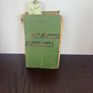 Vintage Green Girl Scout Handbook‎